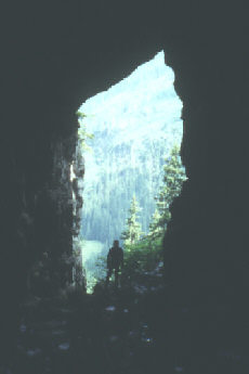Portal der Botchenhhle; Foto: Kathleen Heilfort